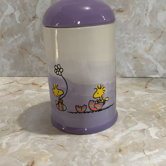 Peanuts: Snoopy Easter theme cookie canister